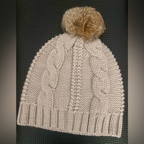 Tan Cozy Tory Burch Cable Knit Beanie Hat with Faux Fur Pom Pom - Picture 2 of 5
